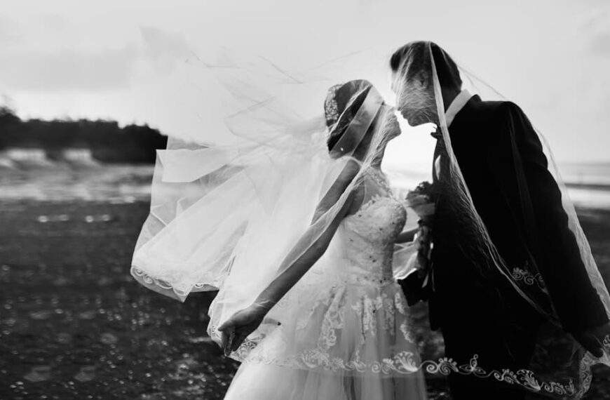 Photo Broken wedding ring