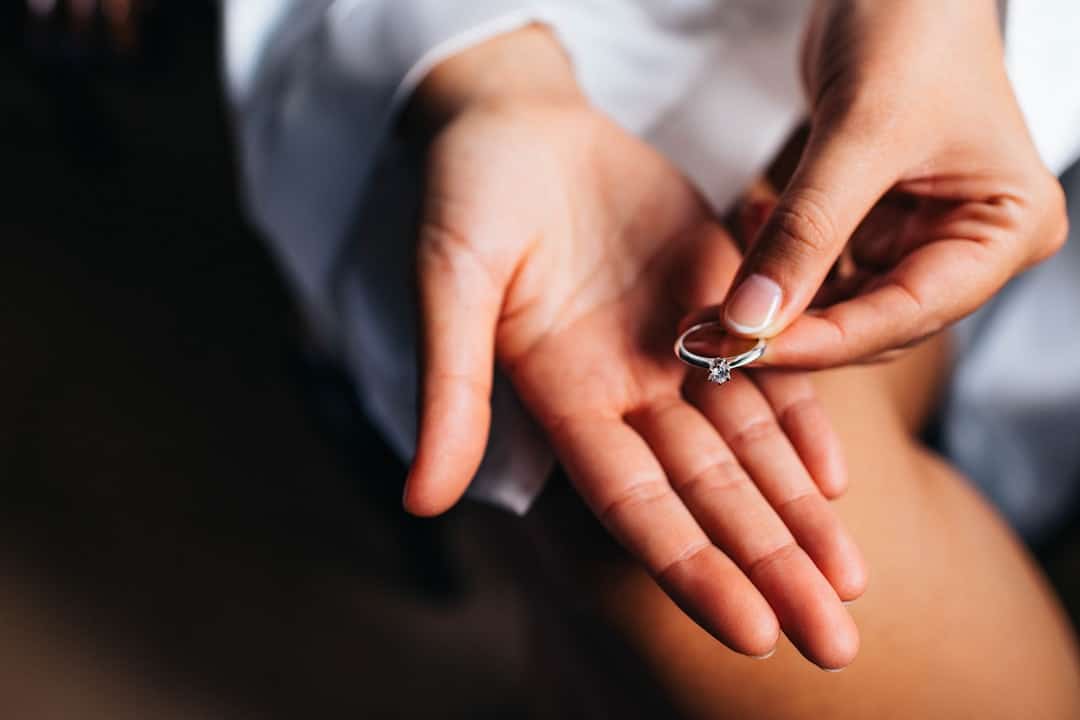 Das perfekte Verlobungsgeschenk: Ideen und Tipps