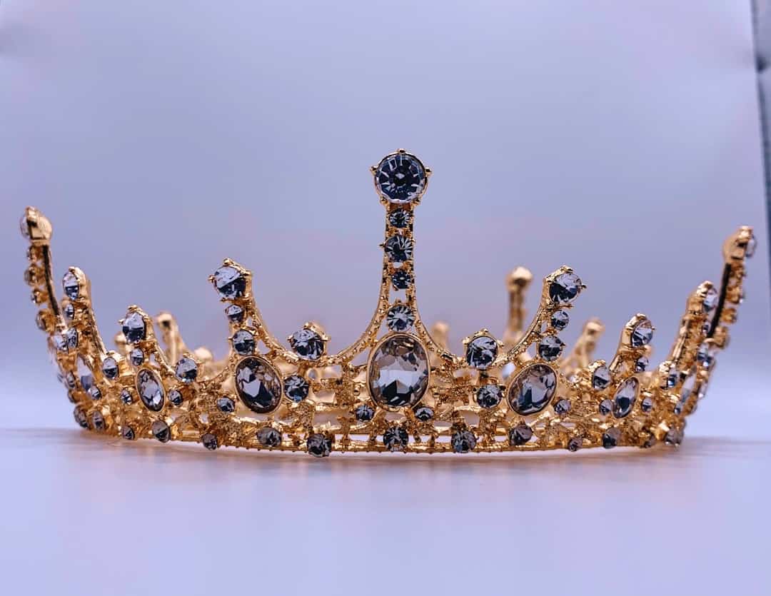 Haarschmuck für die Verlobung: Elegante Accessoires für den großen Tag