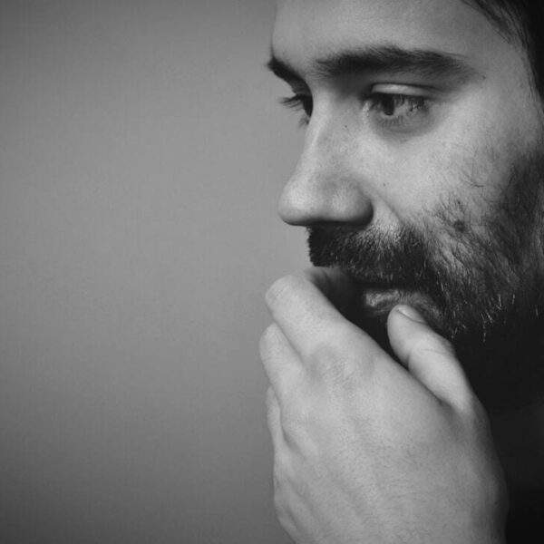 Photo Thoughtful man