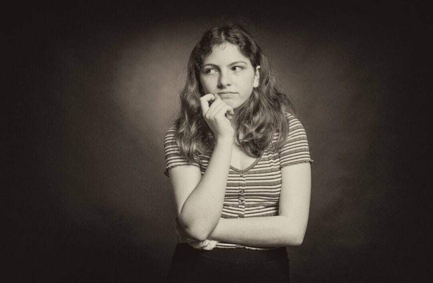 Photo Thoughtful expression