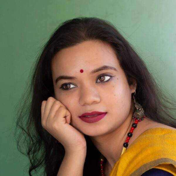 Photo Thoughtful woman