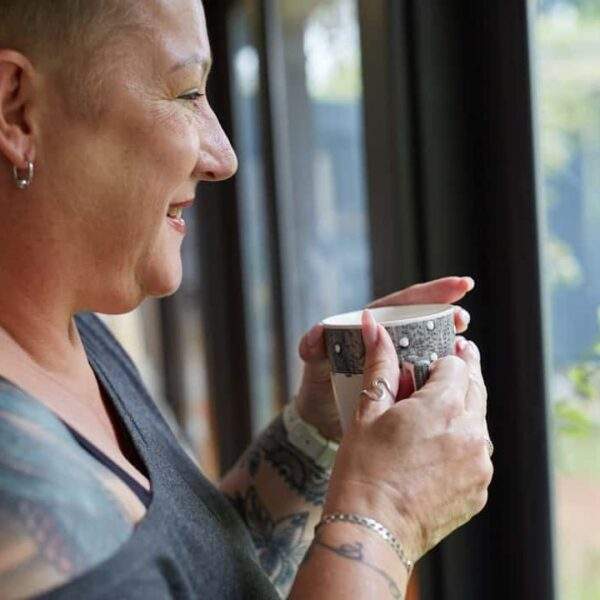 Photo Thoughtful woman