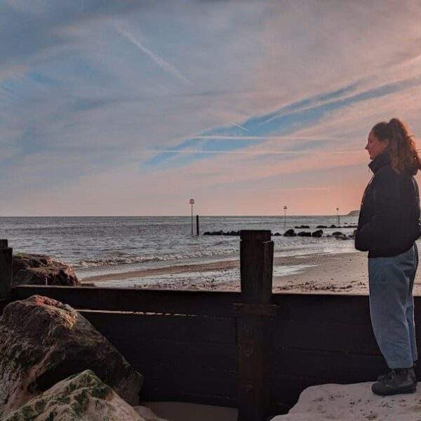 Photo Thoughtful woman