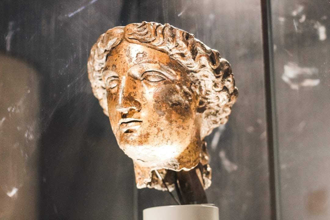 Photo Seneca: Womens Role Image: Roman Statue