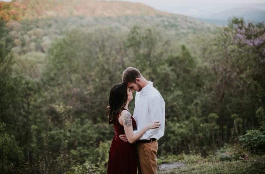 Photo Couple embracing