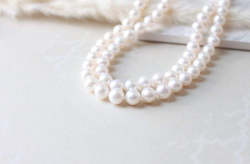 Photo Pearl necklace