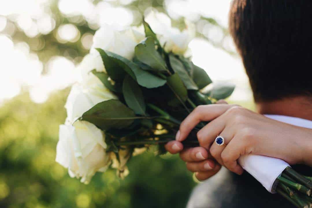 Der 16. Hochzeitstag. Was bedeutet die Saphirhochzeit?