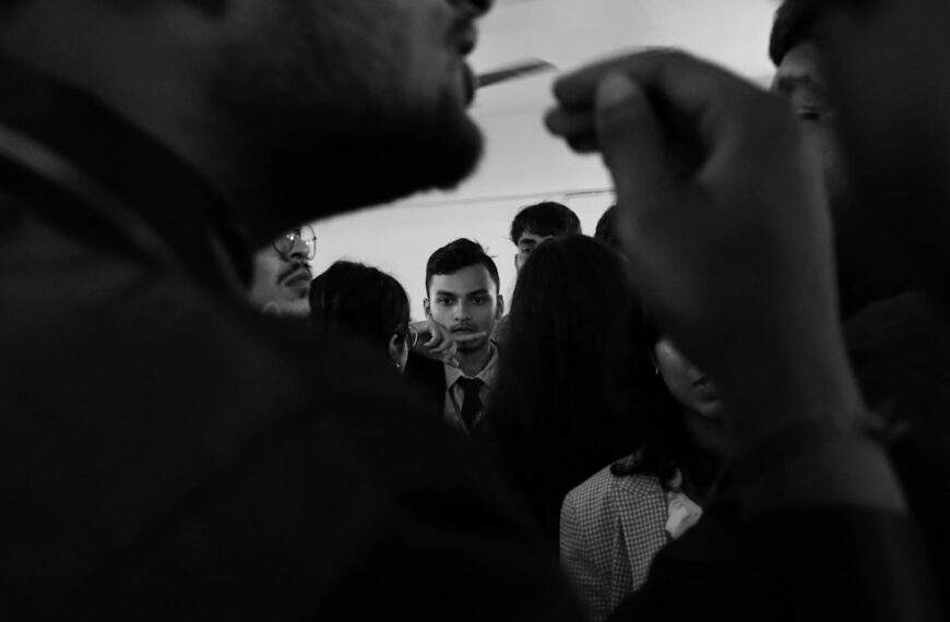 Photo Passionate debate