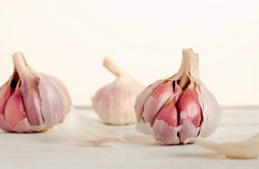Photo Garlic bulbs